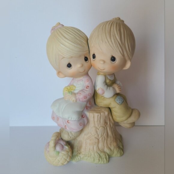 Vintage Precious Moments Love One Another Couple Collectible Porcelain Figurine - Picture 2 of 8
